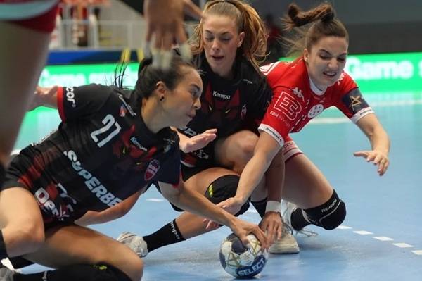 사진 2025/26 EHF 여자 핸드볼 챔피언스리그 비스트리차와 데브레첸의 경기 모습, 사진 출처=유럽핸드볼연맹