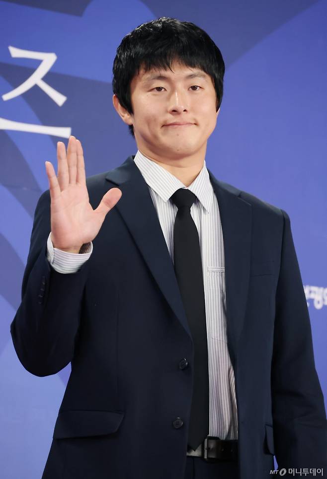 기안84가 18일 오후 인천광역시 중구 파라다이스시티 크로마에서 진행된 제4회 청룡시리즈어워즈 레드카펫 & 포토월 행사에 참석해 포즈를 취하고 있다. /사진=이동훈 photoguy@