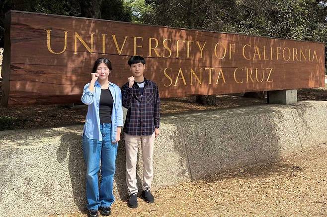 파견 연구원으로 선발된 박소연(왼쪽)오한길 대학원생.[한동대 제공]