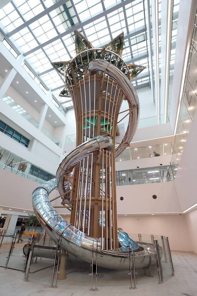 동작구청 신청사에 설치된 디라이드. [동작구 제공]