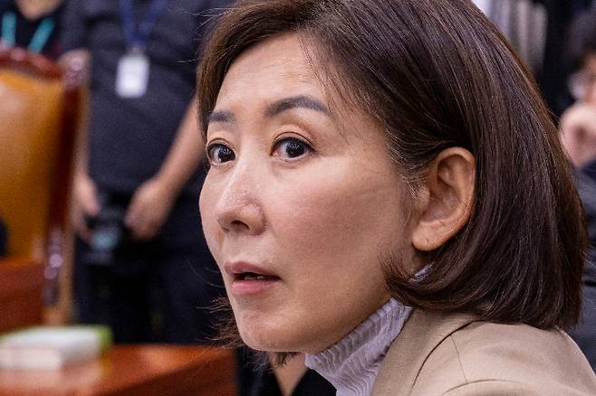 국민의힘 나경원 의원이 16일 서울 여의도 국회에서 열린 법제사법위원회 전체회의에서 무소속 최혁진 의원 발언에 항의하고 있다. 연합뉴스