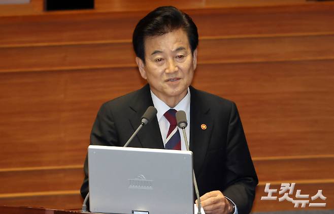 16일 서울 여의도 국회에서 열린 제429회국회(정기회) 제6차 본회의 외교·통일·안보 분야 대정부질문에서 정동영 통일부 장관이 의원 질의에 답변을 하고 있다. 윤창원 기자