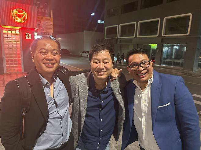 본사 일정을 마친 두 총지배인은 저녁 자리에서 소통과 교류의 시간을 가졌다. 사진제공|팜투어