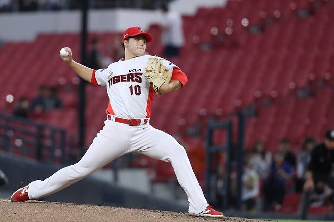 ▲ 4이닝 1실점으로 잘 던졌지만 선배들의 지원을 받지 못하고 패전을 안은 김태형 ⓒKIA타이거즈