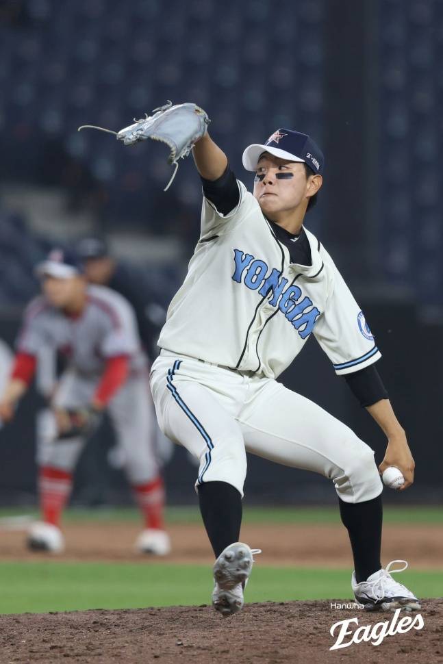 용인시 야구단 최요한이 지난 6월 열린 제3회 한화이글스배 고교-대학 올스타전에서 역투하고 있다. /사진=한화 이글스 제공