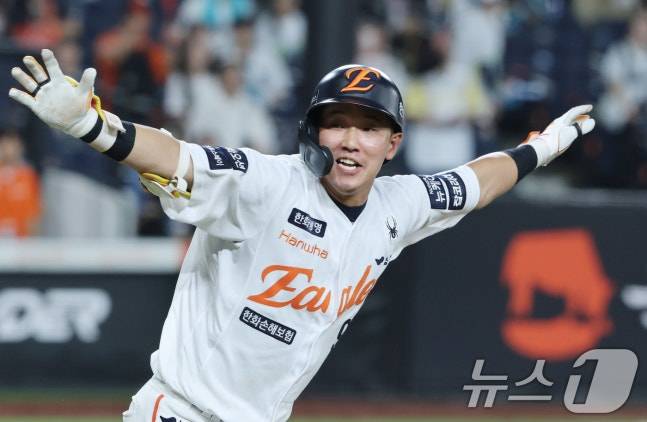 최강야구 출신으로 프로에 지명돼 한화의 주전 내야수로 활약 중인 황영묵. /사진=뉴스1