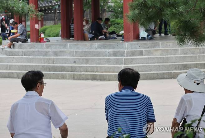 7월29일 서울 종로구 탑골공원 어르신들 모습[연합뉴스 자료사진]