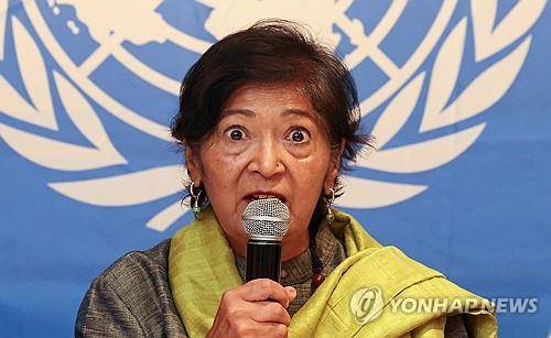 유엔 남수단 인권위원회 야스민 수카 위원장 (나이로비 로이터=연합뉴스) 유엔 남수단 인권위원회 야스민 수카 위원장이 16일(현지시간) 케냐 나이로비에서 남수단 정부의 부패를 폭로하는 보고서를 발표하고 있다. 2025.9.16