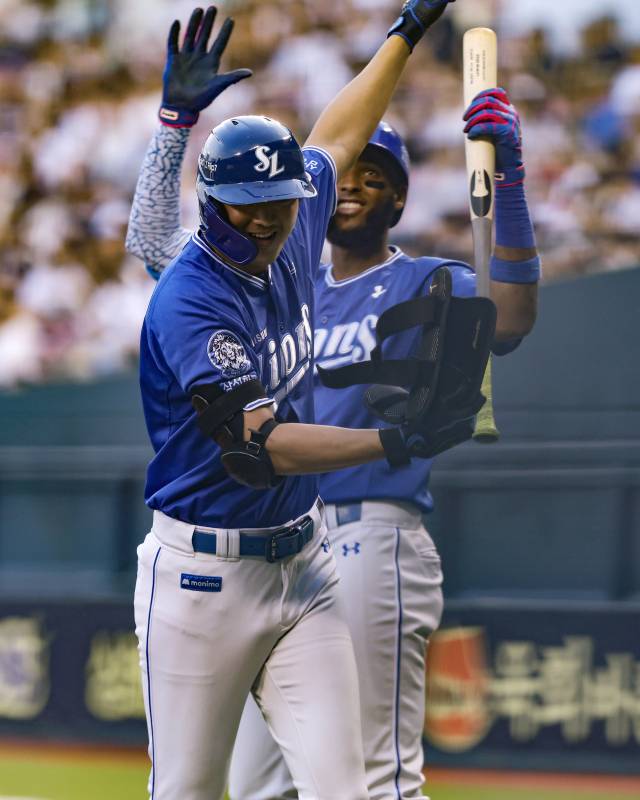 삼성 라이온즈의 구자욱과 르윈 디아즈. 삼성 제공