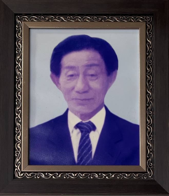 고 김흥준. 인민군 장교였다가 1949년 국군에 귀순해 포항에 정착했다. 노점 생활을 한 지 30여 년 만인 1982년에 판잣집을 지어 ‘죽도열쇠’를 개점했다.