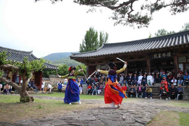예림서원에서 열린 선비 풍류공연 ‘운심검무’.