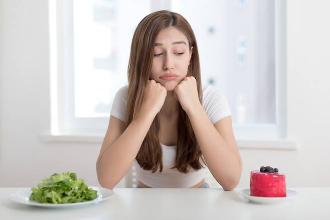 현명한 다이어트는 탄수화물을 적절히 조절하며, 섬유질이 풍부한 식품 위주로 섭취하는 방법이 효과적이다. 사진= 게티이미지뱅크