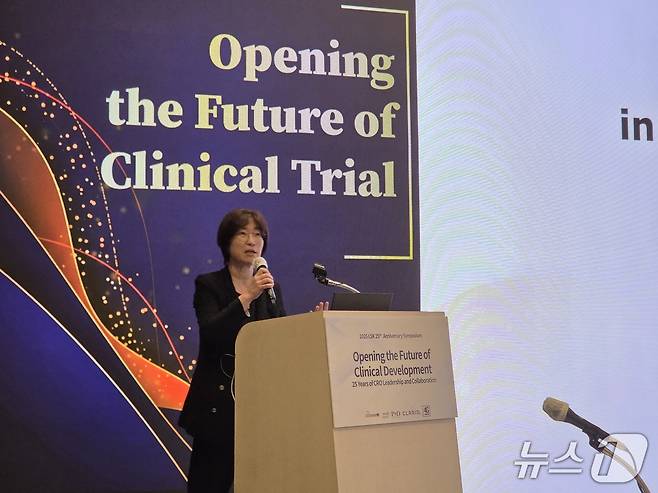 나현희 LSK글로벌PS 최고의학책임자(CMO)가 인공지능(AI)을 적용한 임상시험 전망에 대해 설명하고 있다.2025. 9. 17/뉴스1 황진중 기자