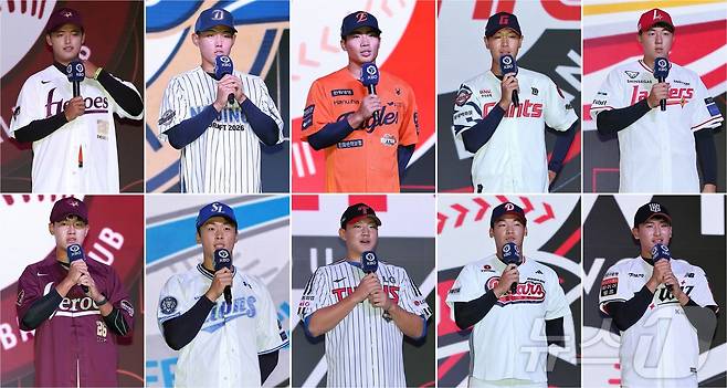 17일 오후 서울 송파구 롯데호텔 월드에서 열린 ‘2026 KBO 신인 드래프트’에서 1라운드에 선발된 선수들이 소감을 말하고 있다. 사진 왼쪽 위 시계방향으로 1순위 키움 히어로즈 북일고 박준현, 2순위 NC 다이노스 유신고 신재인, 3순위 한화 이글스 유신고 오재원, 4순위 롯데 자이언츠 동신고 신동건, 5순위 SSG 랜더스 대구고 김민준, 6순위 kt 위즈 전주고 박지훈, 7순위 두산 베어스 마산 용마고 김주오, 8순위 LG 트윈스 경기 항공고 양우진, 9순위 삼성 라이온즈 서울고 이호범, 10순위 키움 히어로즈 전주고 박한결. 2025.9.17/뉴스1 ⓒ News1 김진환 기자