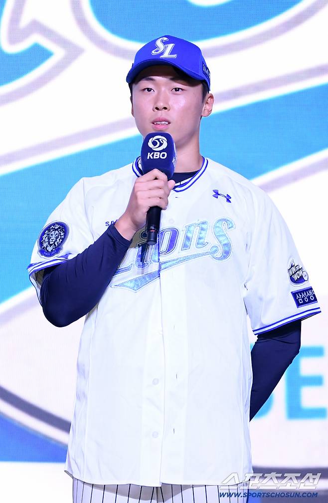 2026 KBO 신인 드래프트가 17일 서울 롯데호텔월드에서 열렸다. 삼성에 1라운드 지명된 서울고 이호범이 소감을 말하고 있다. 잠실=박재만 기자 pjm@sportschosun.com/2025.09.17/