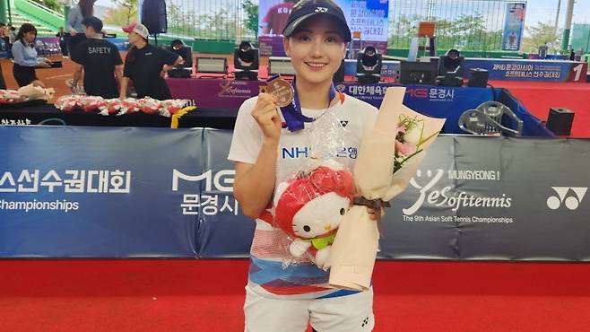 제9회 문경아시아소프트테니스선수권 여자단식 은메달을 딴 이민선. 사진/김경무 기자