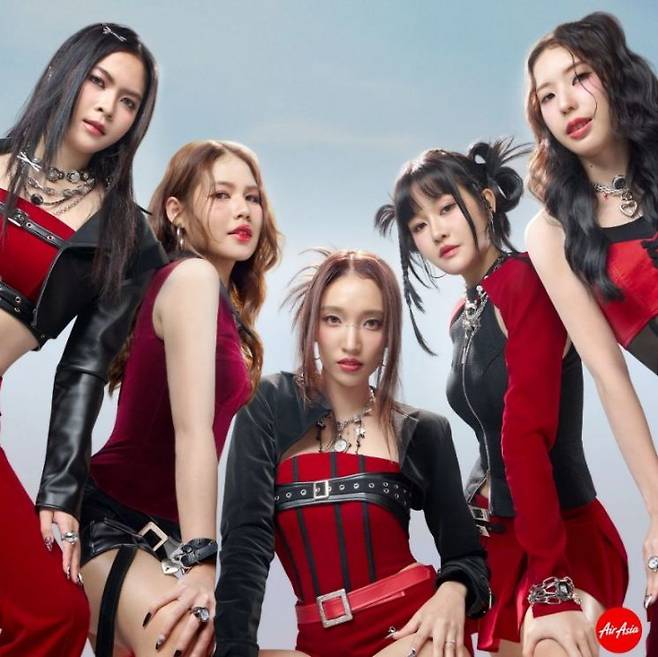 에어아시아가 T-POP(태국팝)을 통해 브랜드 커뮤니케이션을 한 단계 더 발전시키고자 만든 태국 걸그룹 '베라'. 5명 모두 에어아시아 직원 겸 걸그룹으로 활동하고 있다. 에어아시아