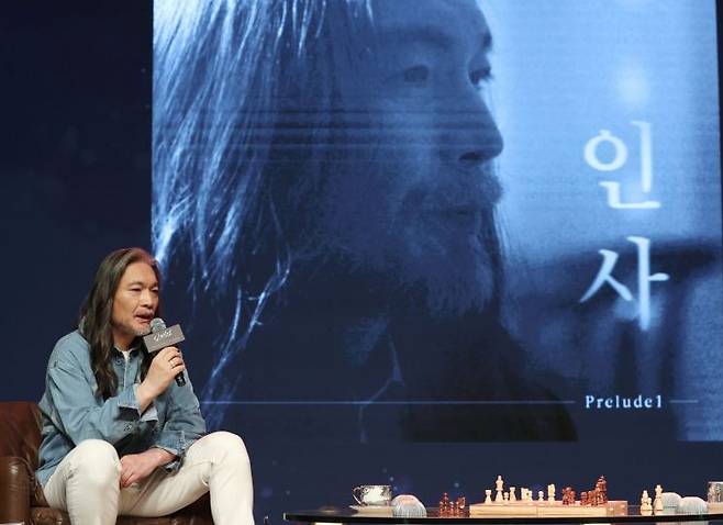 가수 임재범이 17일 서울 강남구 일지아트홀에서 열린 데뷔 40주년 기념 간담회에서 인사말을 하고 있다. 연합뉴스