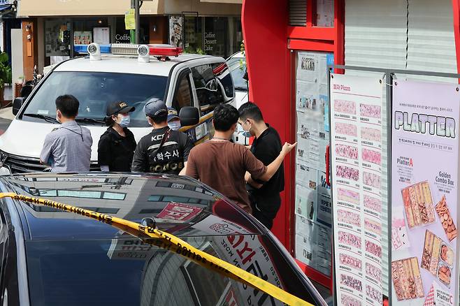 서울 관악구 한 식당에서 칼부림 사건이 발생, 경찰이 조사하고 있다. /연합뉴스