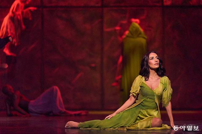 자유로운 영혼을 지닌 미모의 집시 여인 에스메랄다. 마스트인터내셔널 제공