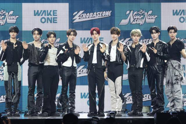 그룹 제로베이스원(ZEROBASEONE)이 미국 빌보드 메인 앨범 차트인 '빌보드 200'에서 또 한 번 신기록을 세웠다. 연합뉴스