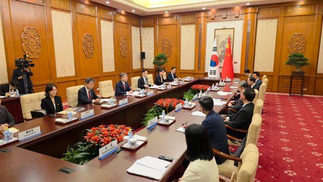 17일 중국 베이징 댜오위타이에서 이재명 정부 출범 후 첫 한중 외교장관 회담이 열리고 있다. 베이징=베이징특파원 공동취재단