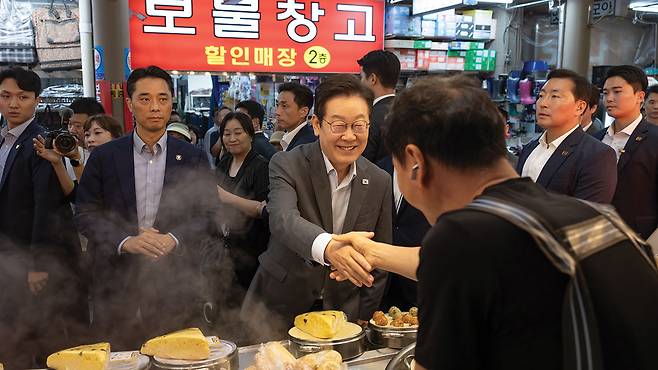 이재명 대통령, 성남 현대시장 방문