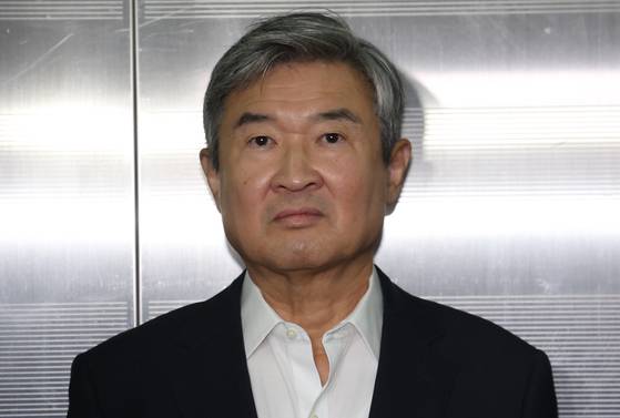 내란 특검팀(특별검사 조은석)은 조태용 전 국정원장을 직무유기 등 혐의로 수사하고 있다. 사진은 조 전 원장이 지난달 20일 서울 서초구 순직해병 특검팀(이명현 특별검사) 사무실에서 조사를 받기 위해 출석하는 모습. 뉴스1