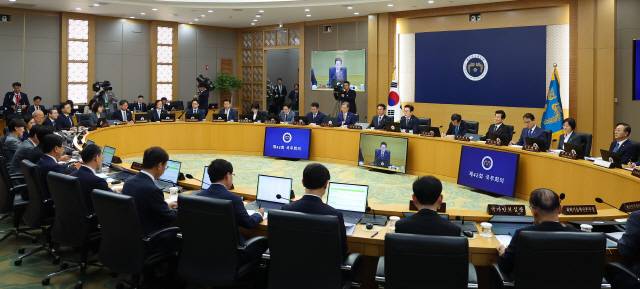 ▲ 이재명 대통령이 16일 오전 취임 후 처음으로 정부세종청사에서 제42회 국무회의를 주재하고 있다.  연합뉴스