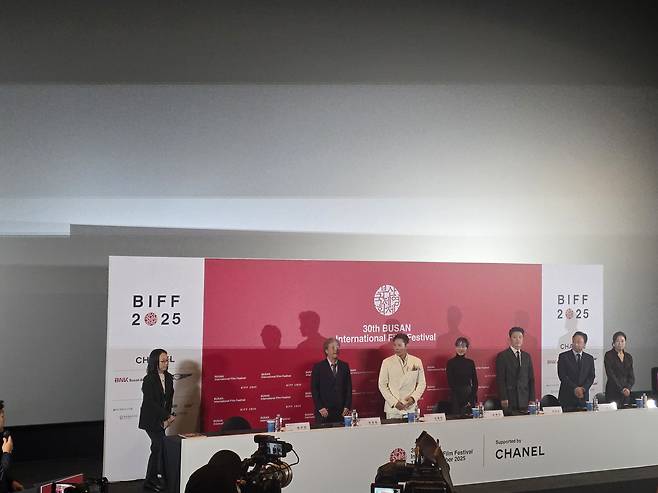 부산국제영화제 개막작 ‘어쩔수가없다’ 기자회견