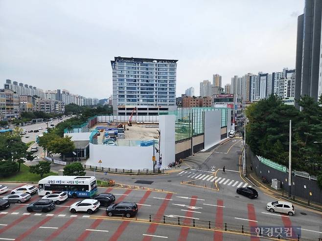 수인분당선 망포역을 품고 있는 수원 영통구 '망포역푸르지오르마크' 부지 모습. 사진=오세성 한경닷컴 기자