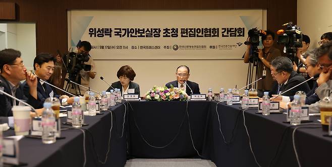 Wi Sung-lac, national security adviser, speaks during a meeting hosted by the Korea News Editors’ Association at the Korea Press Center in Jung District, central Seoul, on Sept. 17. [YONHAP]