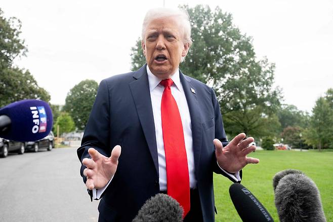 U.S. President Donald Trump speaks to the press prior to boarding Marine One as he departs from the South Lawn of the White House in Washington on Sept. 16. [AFP/YONHAP]
