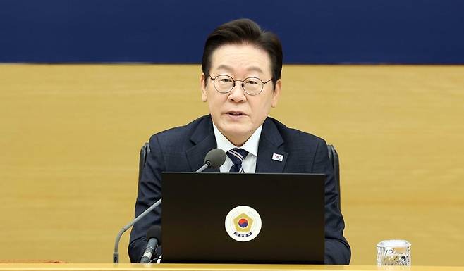 이재명 대통령이 지난 16일 세종시 정부세종청사에서 열린 국무회의에서 모두발언을 하고 있다. [김호영 기자]