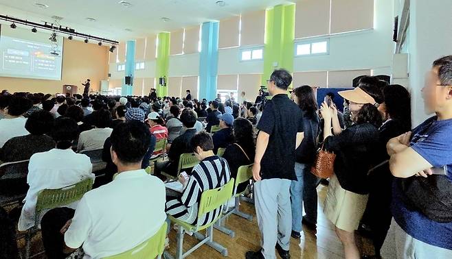 지난 9월 13일 목원초에서 열린 목동한신청구 리모델링 설명회. (목동한신청구 리모델링 추진위원회 제공)