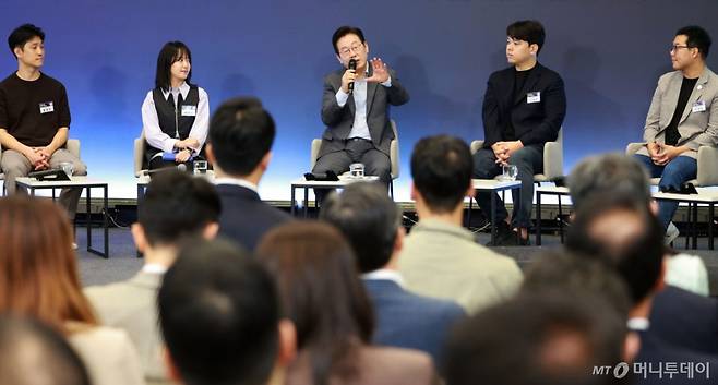 [성남=뉴시스] 고범준 기자 = 이재명 대통령이 17일 경기도 성남시 스타트업 스퀘어에서 열린 청년 스타트업 상상콘서트에서 발언하고 있다. 2025.09.17. bjko@newsis.com /사진=고범준