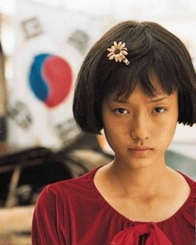 배우 이정현은 1996년 영화 '꽃잎'으로 먼저 데뷔했다./이정현 소셜미디어