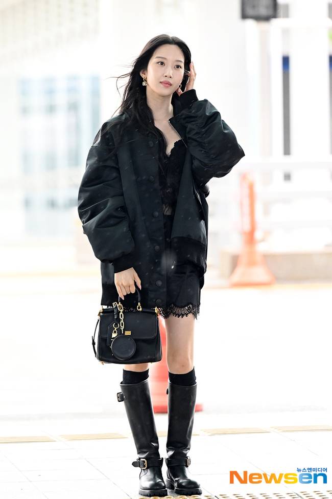 해외 일정 참석 차 인도네시아 자카르타로 출국하는 문가영