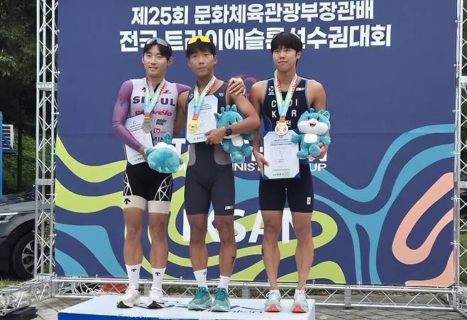 경주시청 트라이애슬론팀 김성식 선수가 제25회 문화체육관광부장관배 전국 트라이애슬론 선수권대회에서 우승했다.&nbsp;&nbsp;ⓒ경주시