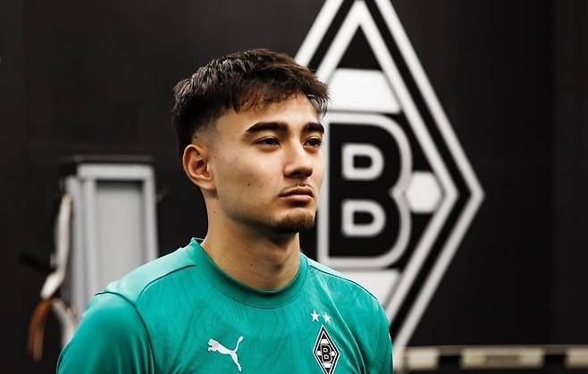 독일 매체 ‘데어 베스텐’은 “카스트로프가 묀헨글라트바흐에서 당장 주전으로 뛸 가능성은 낮다. 그러나 월드컵에 나서려면 소속팀 출전 시간이 필수적이다. 잦은 A매치 장거리 이동은 소속팀과 대표팀에서&nbsp;그의 컨디션과 활약에 직접적인 영향을 미칠 수 있다”고 우려했다. 사진출처｜옌스 카스트로프 인스타그램