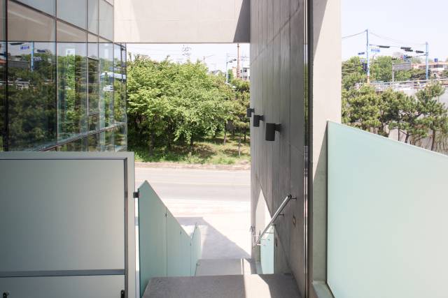 ‘나불천가-PAC갤러리’ 2층 계단.