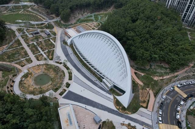 이달 말 완공 예정인 포항 환호공원 식물원. 포항시 제공
