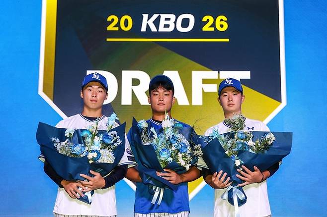 2026 신인 드래프트에서 삼성이 지명한 서울고 이호범, 서울컨벤션고 김상호, 경남고 장찬희(왼쪽부터). <삼성 라이온즈 제공>
