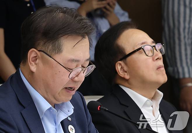 서울 중구 대한상공회의소에서 9일 열린 더불어민주당 코스피5000특위·경제형벌민사책임합리화TF와 경제 8단체 간담회에서 박일준 대한상의 상근부회장이 모두발언을 하고 있다. 오른쪽은 이동근 경총 상근부회장. /뉴스1 ⓒ News1 오대일 기자