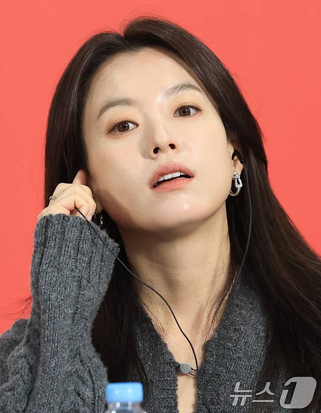 배우 한효주가 18일 부산 해운대구 영화의전당에서 진행된 제30회 부산국제영화제 경쟁 심사위원 기자회견에 참석해 매력을 발산하고 있다. 2025.9.18/뉴스1 ⓒ News1 권현진 기자