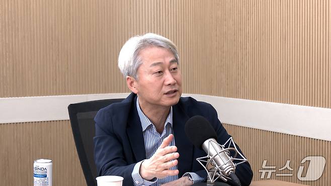 김근식 전 국민의힘 비전전략실장이 18일 뉴스1TV '팩트앤뷰'에 출연해 질문에 답하고 있다.