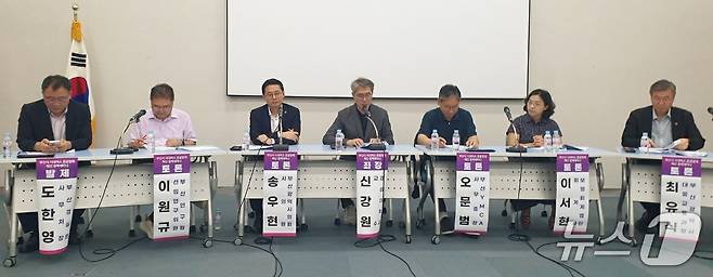 18일 오후 2시 부산시의회에서 개최된 부산 시내버스 준공영제 정책 세미나가 진행되고 있다.2025.9.18/ⓒ News1 김태형 기자