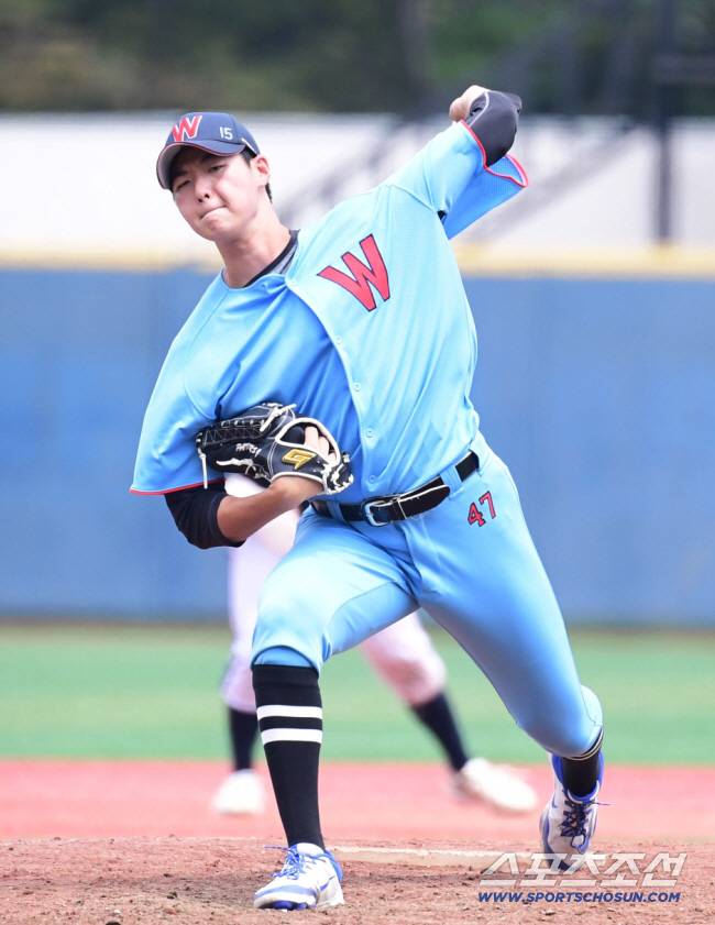LG 트윈스에 10라운드로 뽑힌 휘문고 투수 박성진. 송정헌 기자