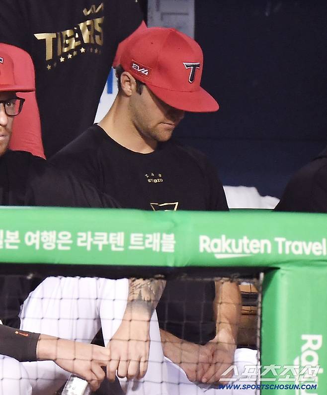 17일 서울 잠실구장에서 열린 KIA-두산전. 8회말 역전을 당하자 네일이 고개 숙이고 있다. 잠실=정재근 기자 cjg@sportschosun.com/2025.8.17/