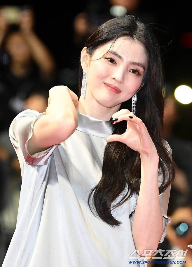 17일 부산 영화의전당에서 열린 제30회 부산국제영화제 개막식 레드카펫, 한소희가 포즈를 취하고 있다. 부산=허상욱 기자wook@sportschosun.com/2025.09.17/